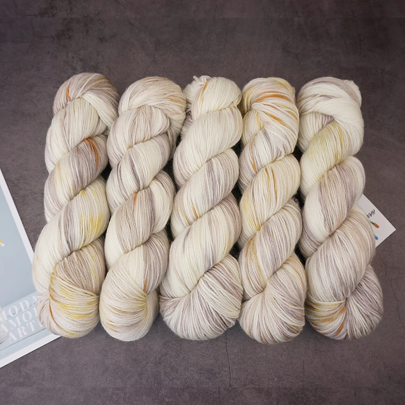 Шапка из чистой шерсти ручной работы 100 г/шар весна-осень-зима