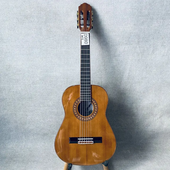 Классическая гитара 34' 1/2 однотонный верх Hofner Carmencita HC504 корпус из кедра +