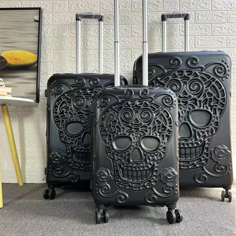 Персонализированный чемодан с черепом на колесиках