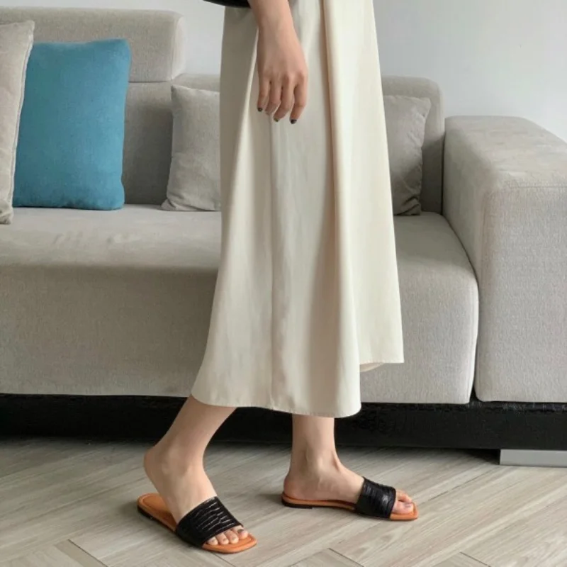 

Новинка летняя мягкая женская обувь из воловьей кожи с крокодиловым узором на плоской подошве модные пляжные сандалии с открытым носком