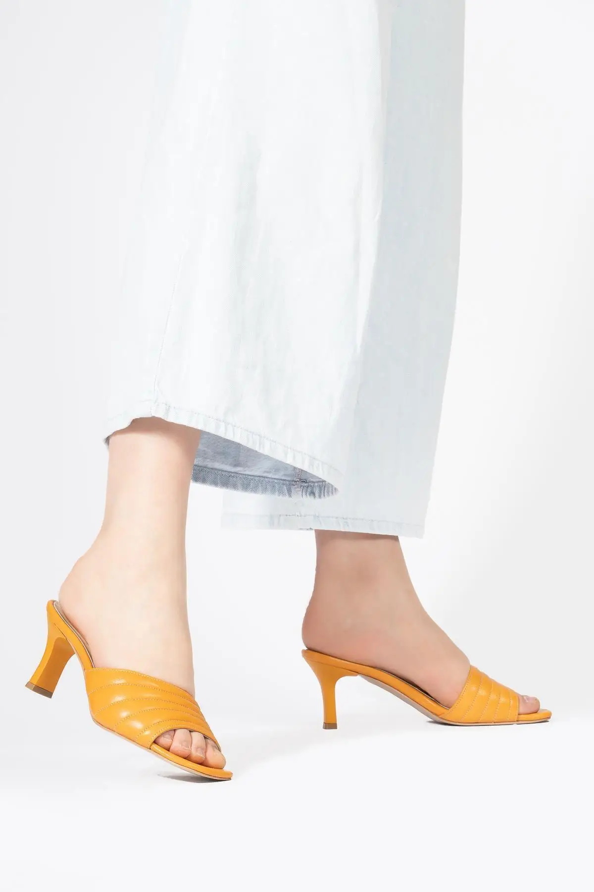 

Genuine leather women's Slippers Thick Belt Fine Polite Heels Sandals