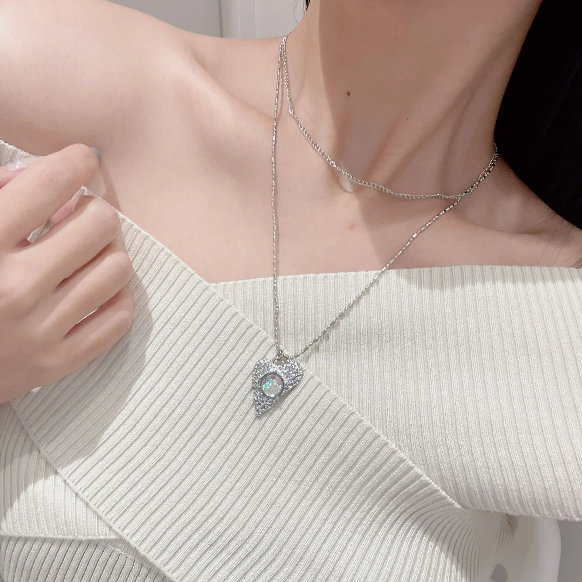

Silver Color Luxury Simple Crystal Heart Pendant Necklace Sweater Chain