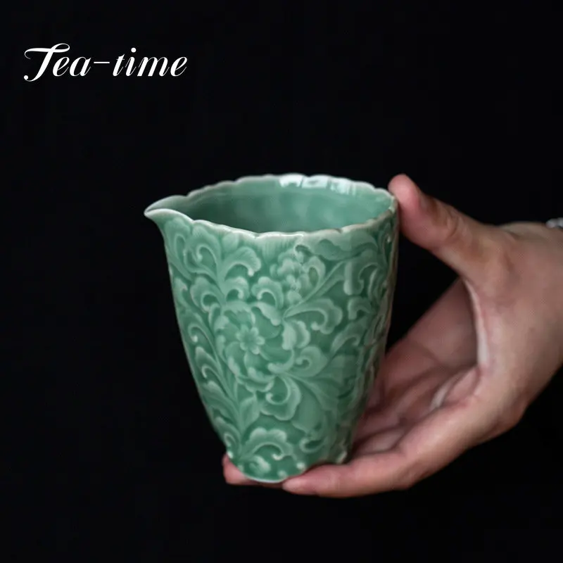 

200ml Yue Kiln Celadon Fair Cup Handmade Embossed Flower Justice Cup Chinese Chahai Tea Divider Cup Kung Fu Tea Set Accessories