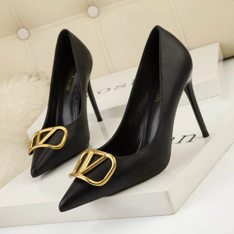 

6cm New Fashion High Heels Female Pumps Pointed Toe with Rhinestone Wedding Women Black Shoes 39 40 41