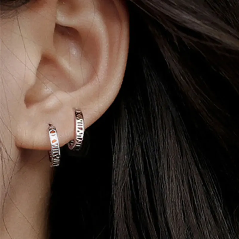 

Women's Minimalist Metal Round Small Hoop Earrings Geometry Hollow Circle Huggies Earring For Women Men Punk Piercing Accessory