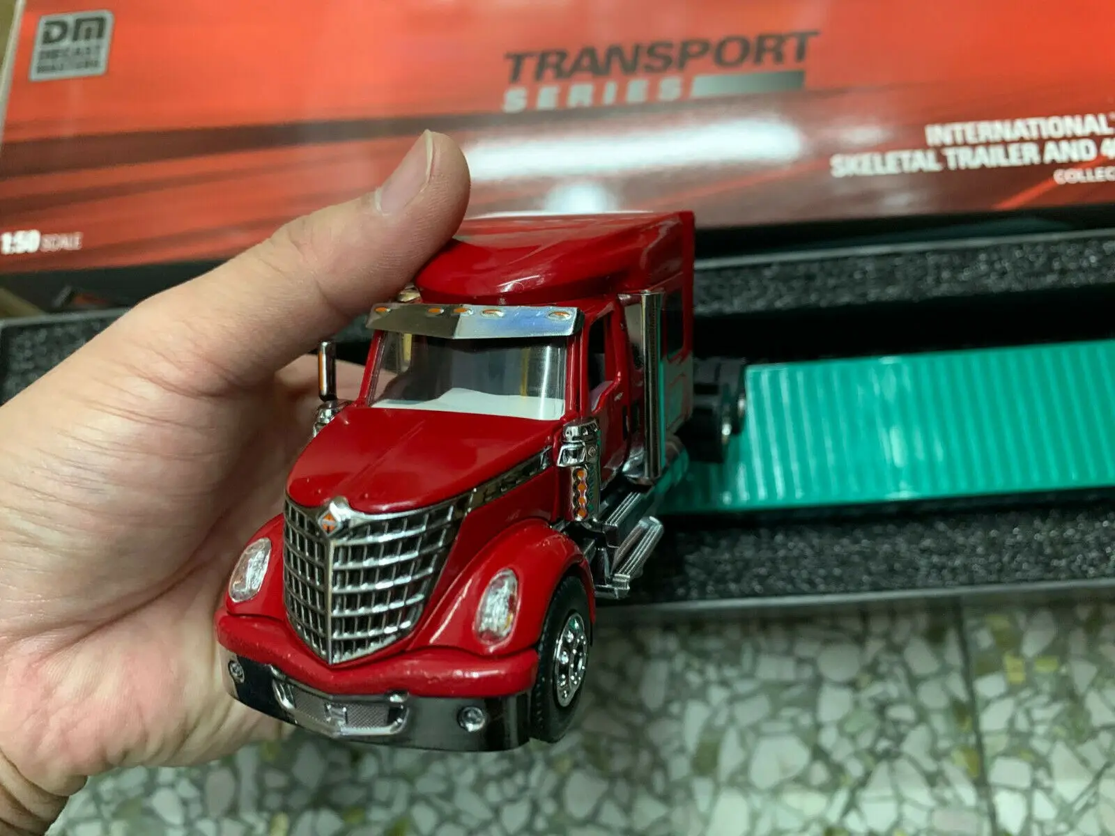 

NTERNATIONAL LONESTAR с морским контейнером, доставка из китая 1/50 бренд DIECAST MASTERS 71045