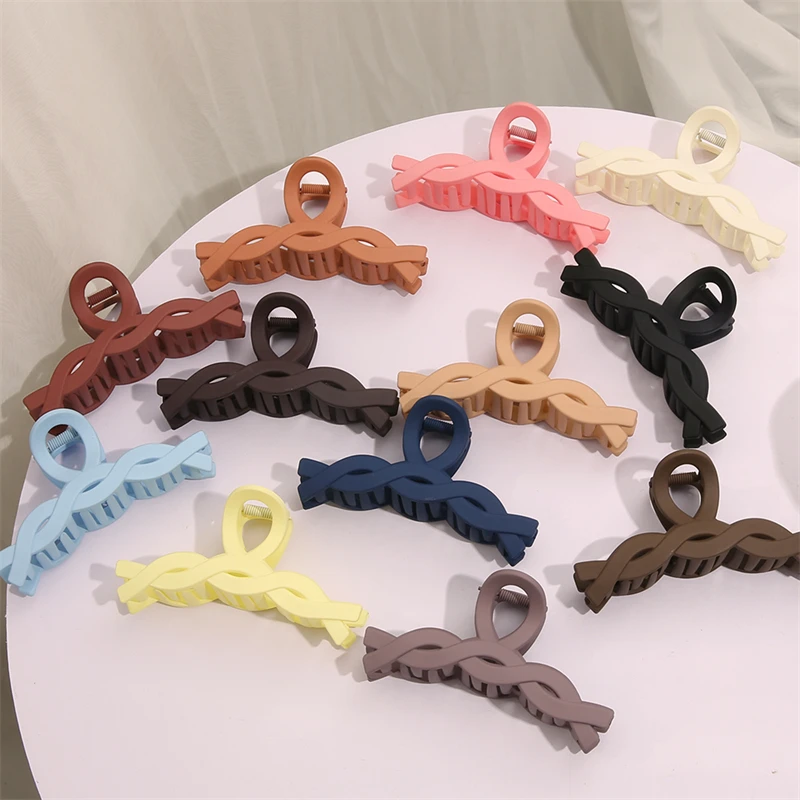 

Женский матовый зажим для волос «конский хвост»