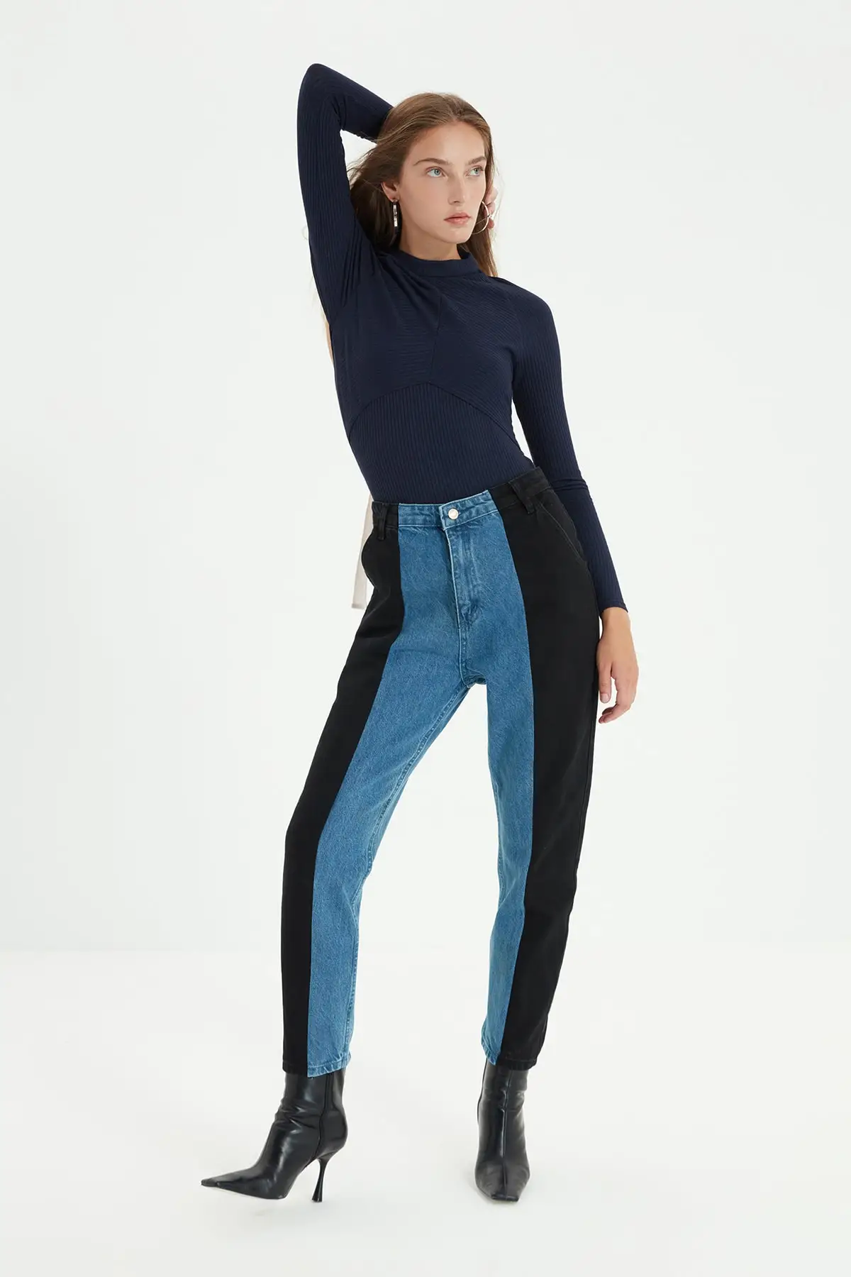 

Trendyol Black With Color Block High Bel Mom Jeans TWOAW22JE0468