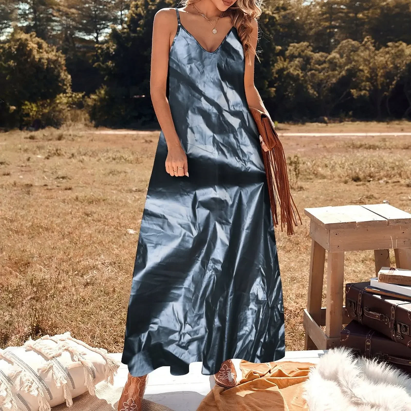 Платье без рукавов с текстурой в пластиковом пакете для мусора коктейльные