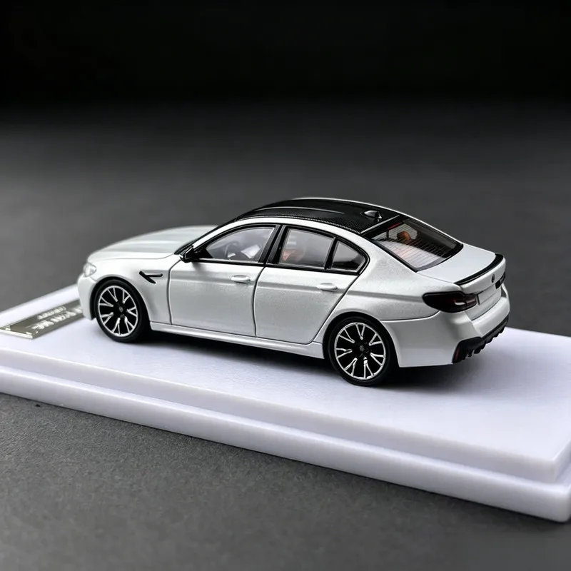 Фото Модель Howie 1/64 НОВАЯ BMW M5 F90, литая под давлением модель автомобиля, коллекционная игрушка из сплава, подарок для мальчиков. # пеееее №4
