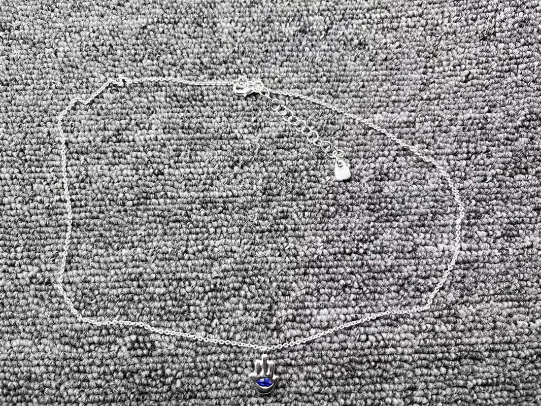 

2022 New Fashion Electroplated 925 Silver Color Delicate Palm Pendant Necklace Holiday Jewelry Gift