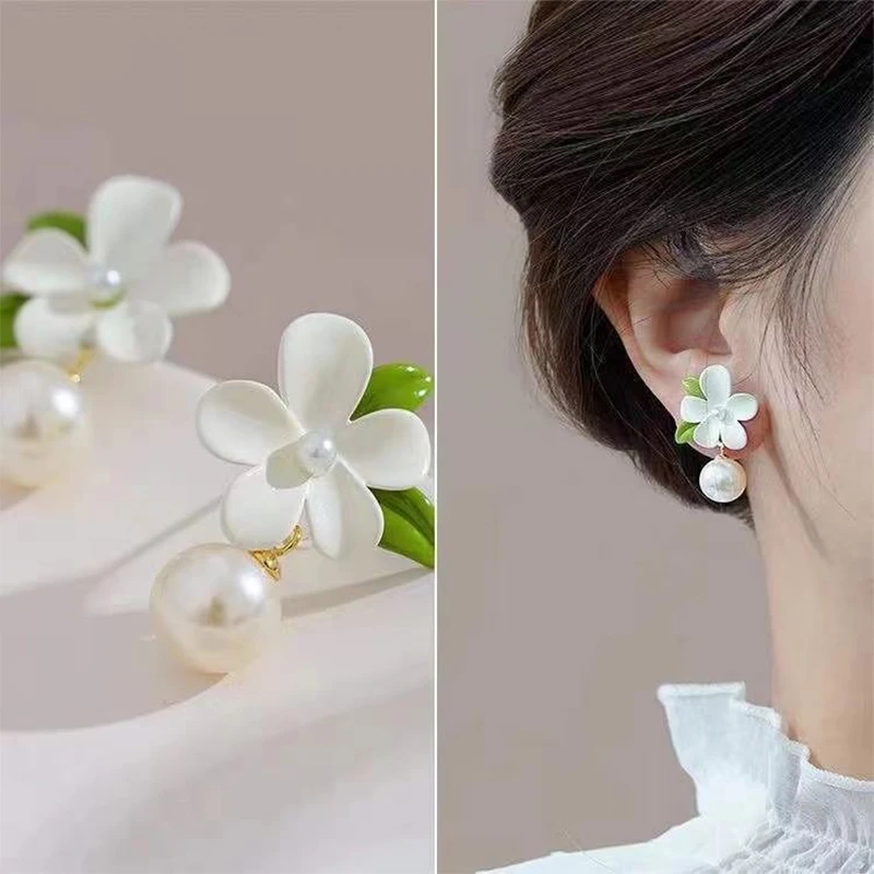 Свежие белые фотообои для женщин французский белый цветок нежный зеленый лист