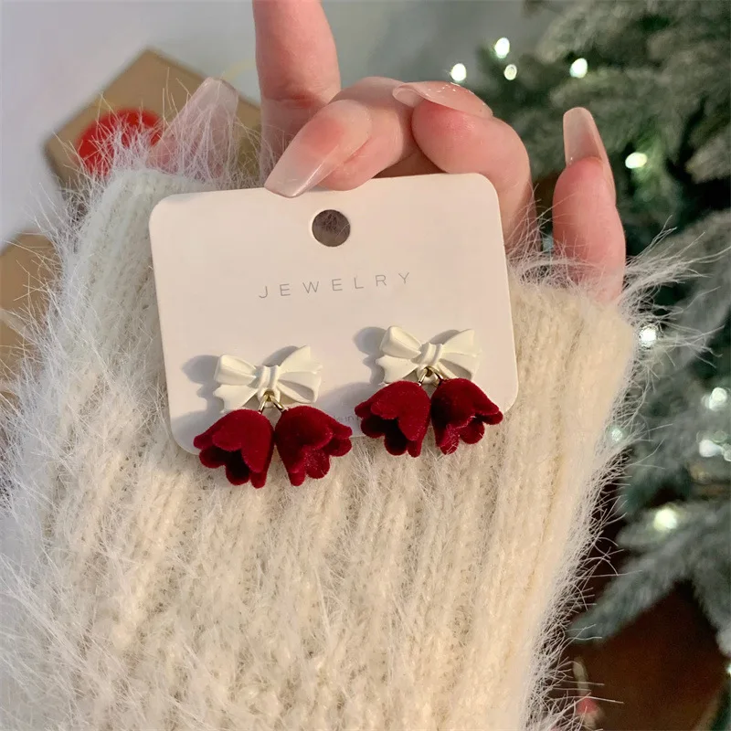 Серьги-гвоздики женские зимние винно-красные с бантом