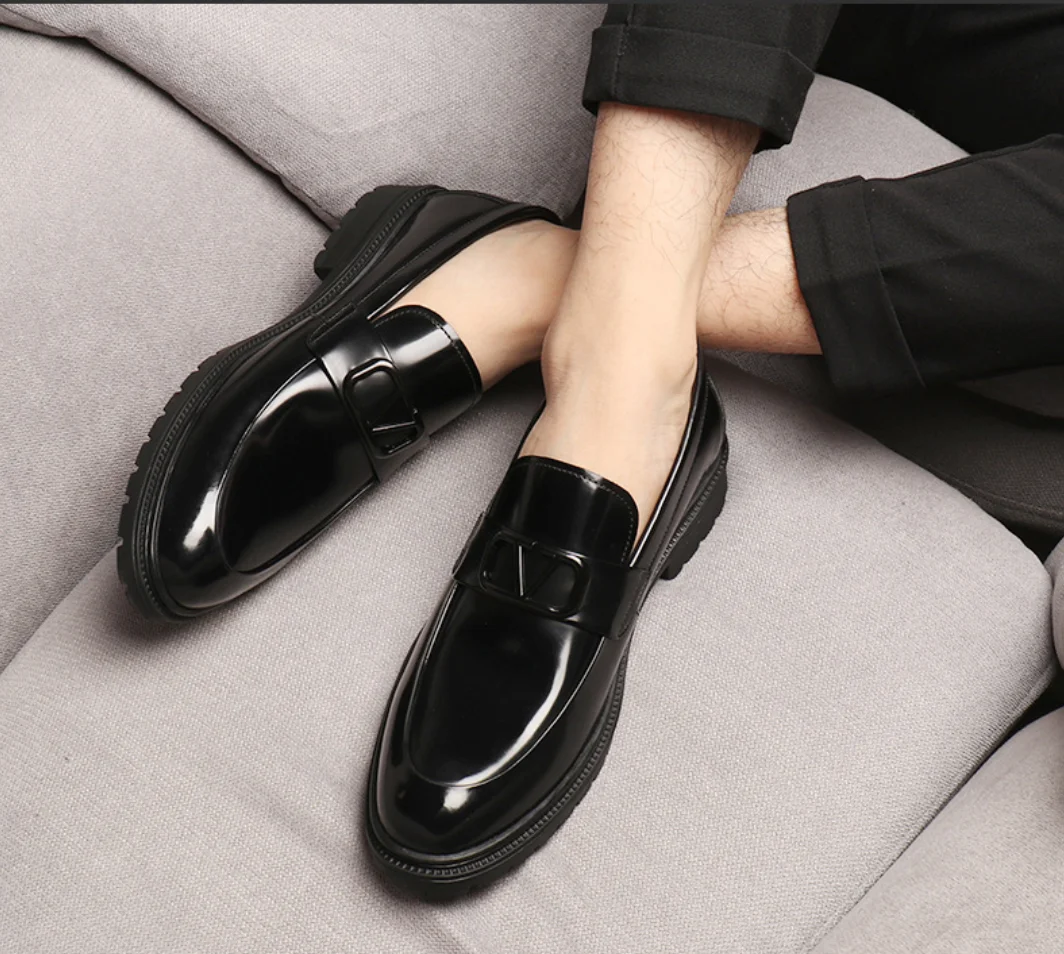 

New leather shoes man, leather cushion increase, breathable patent leather loafers, formal business a pedal, soft-soled shiny sh