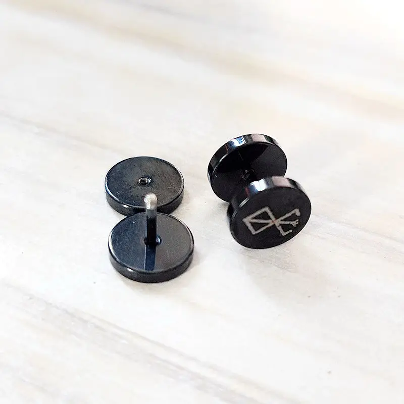 Anime Peripheral Berserk Earclip Commemorative Fashion Simple Black Cool Laser Stainless Steel Earclip Earclip Women's Gift