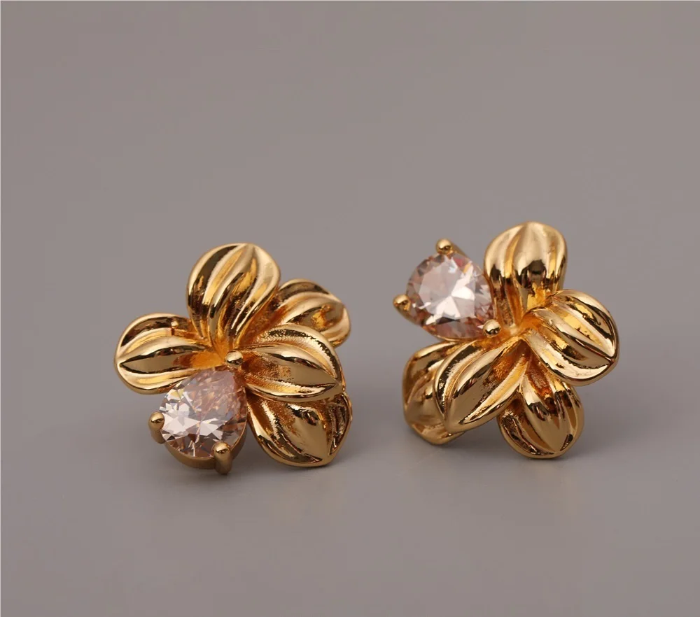 

New 2022 Original Design High-protection Electroplated 18K Gold Layered Three-dimensional Flower Water Drop Zircon Earrings