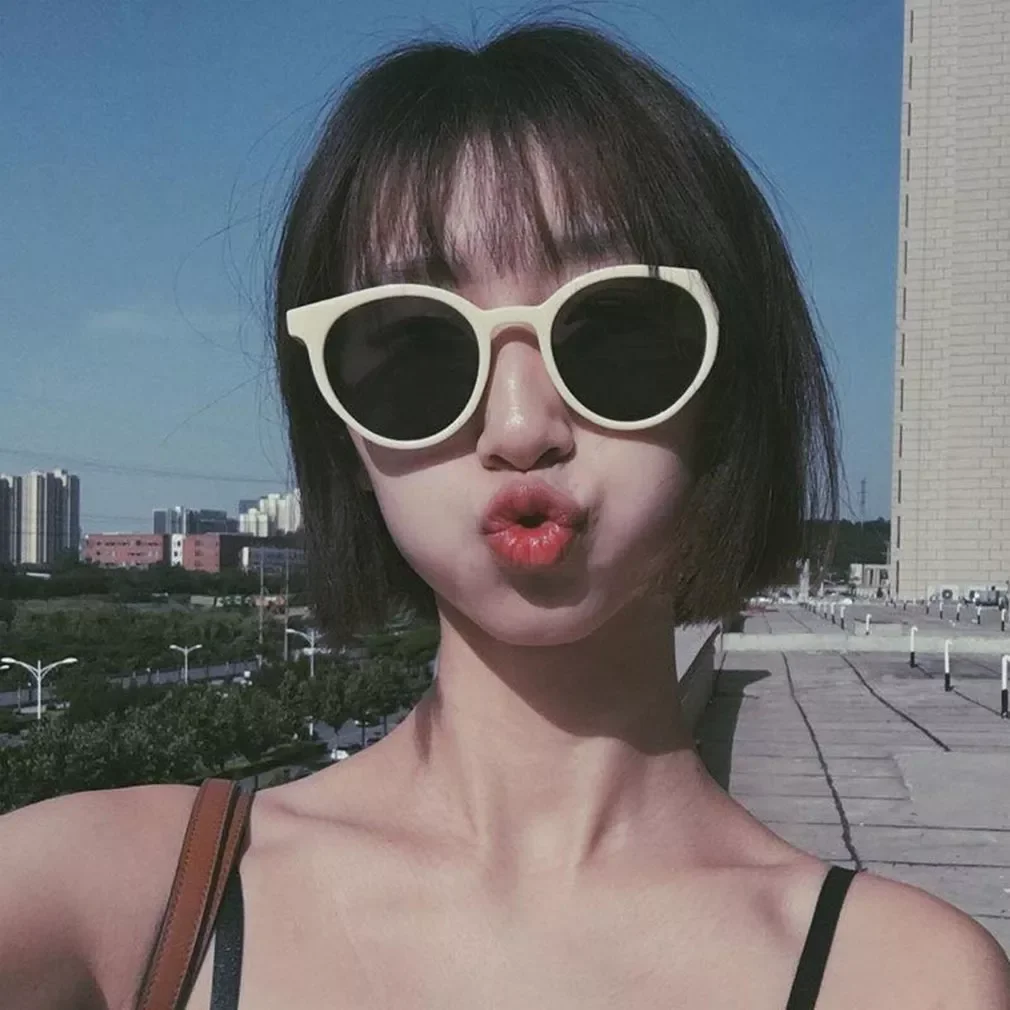 

1pcs New Fashion Cute Vintage Sunglasses Women Brand Designer Retro Round Sun Glasses Female Ins Popular Small Round Eyewear