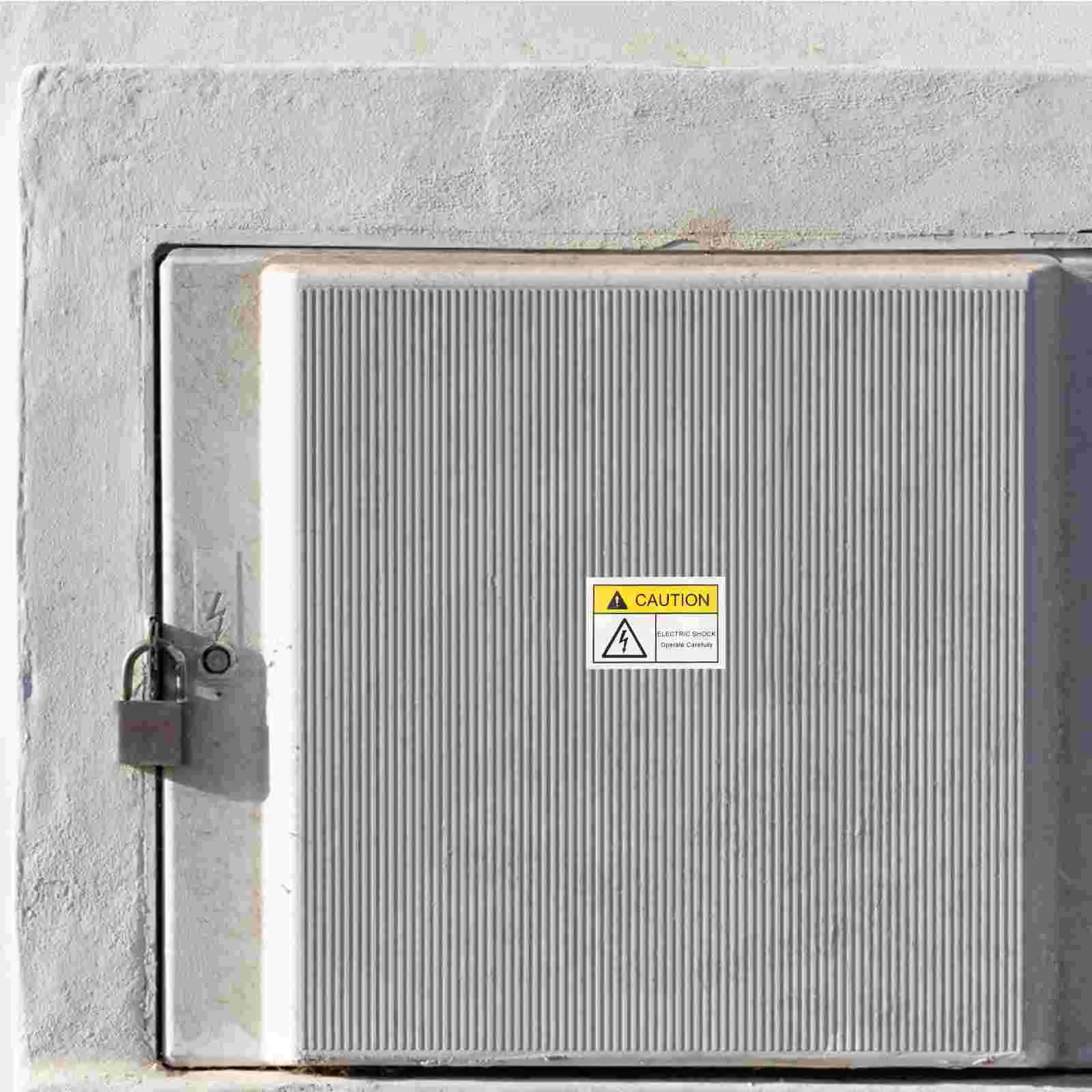 Рисунок 2 - Обратите внимание на наклейку заземления