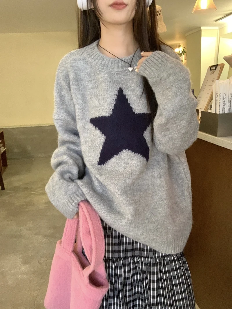 Женский трикотажный свитер со звездами серый пуловер и юбка в клетку длинные