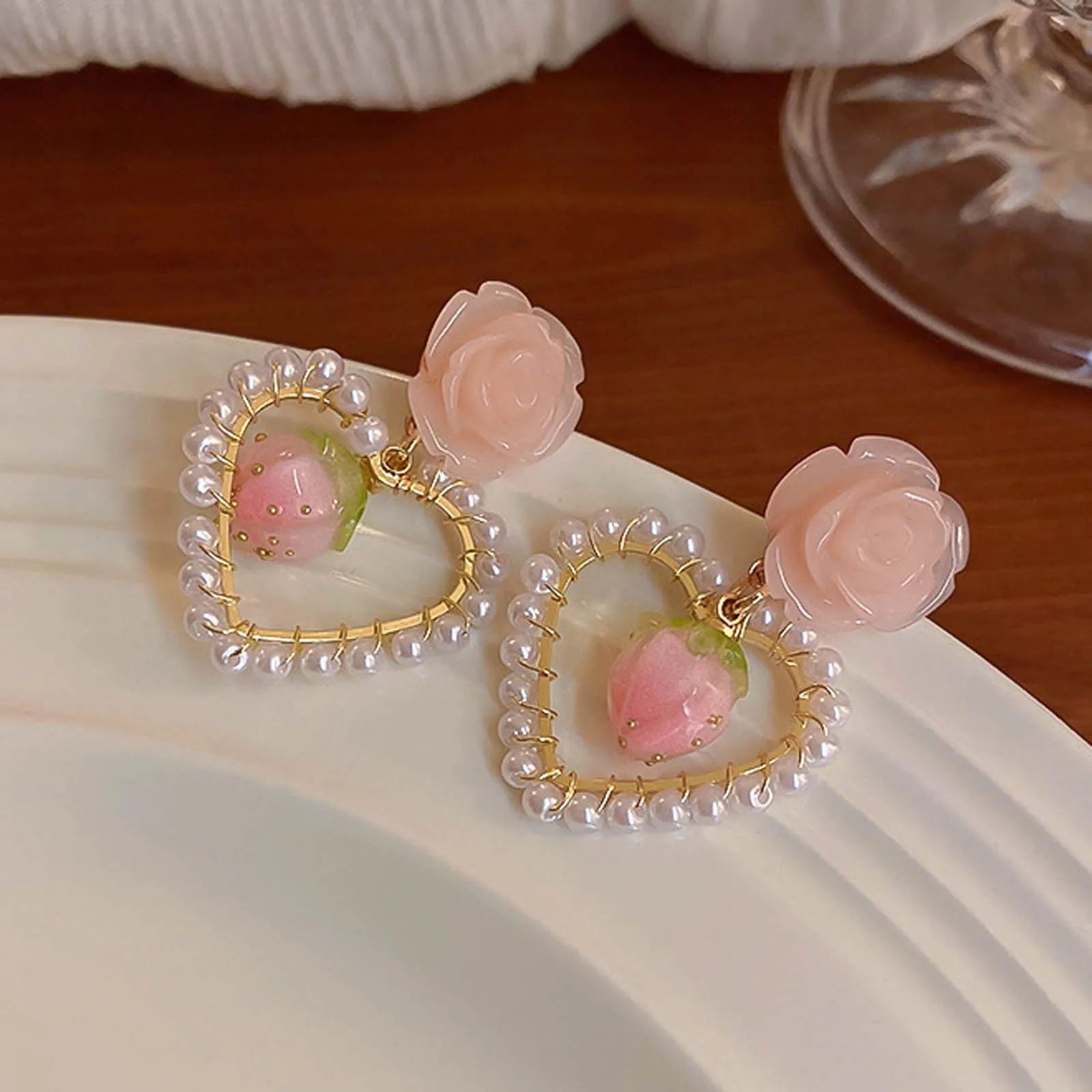 

Women's Glittering Heart Shaped Earrings Crystal Jewelry Bridal Party Accessories Fashionable Love Gift Bulk Earrings for Women