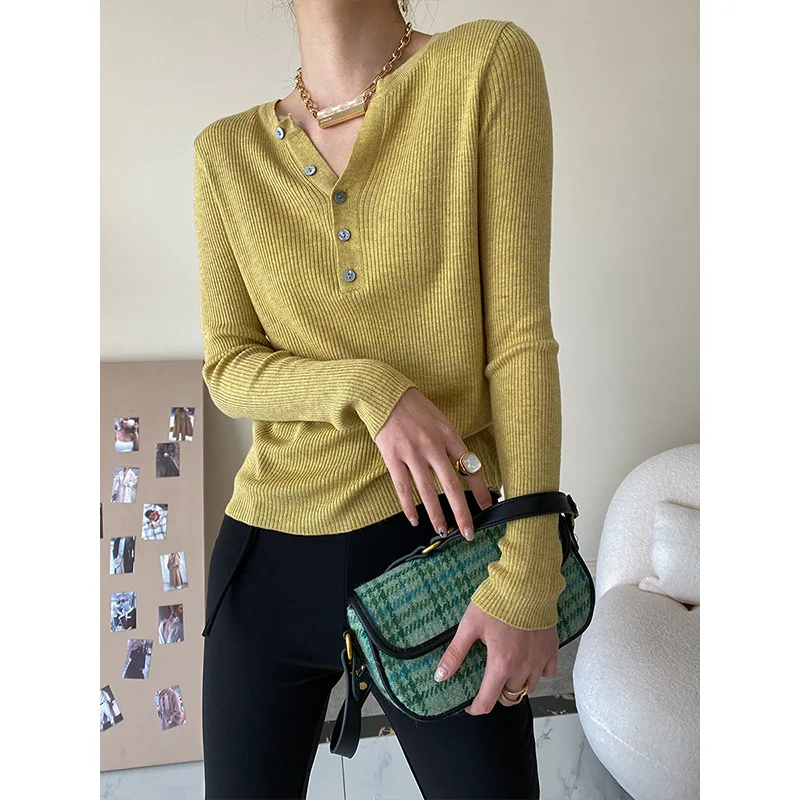 

2022 Spring and Autumn New French Button Slim Knit Sweater Women's Top Design Sense of Small Temperament Sweater