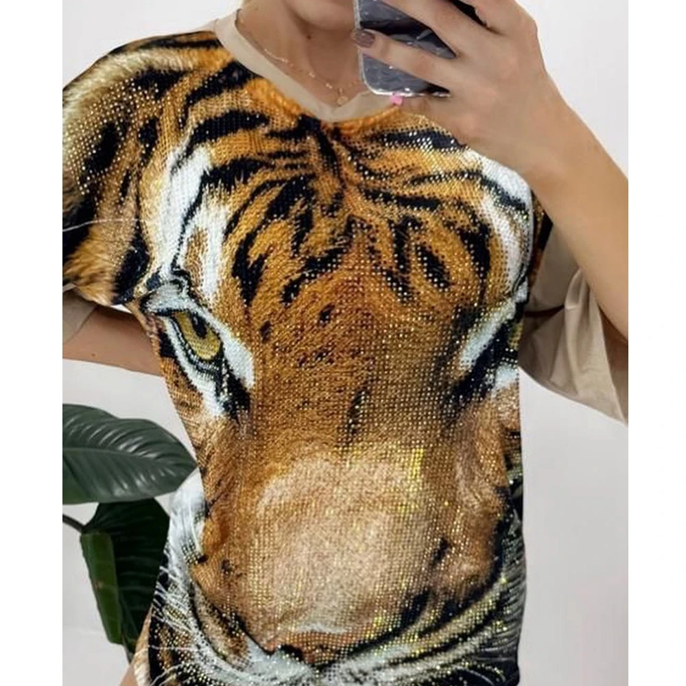 

Женская футболка с коротким рукавом, круглым вырезом и принтом тигра