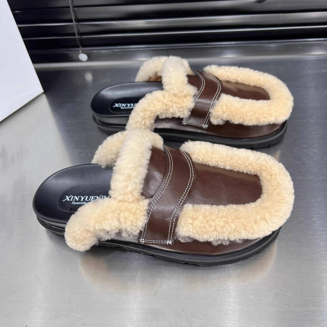 2024 зимние теплые меховые тапочки на плоской подошве женские пушистые домашние