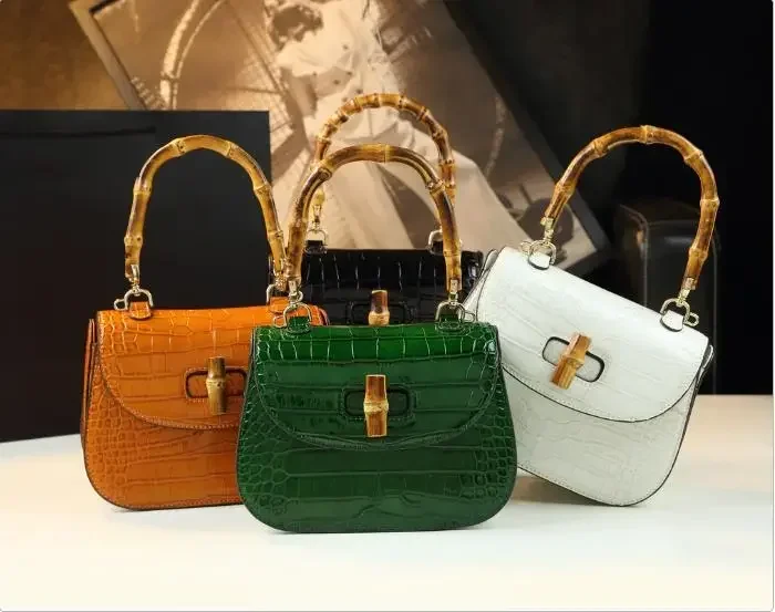 Женская сумка-мессенджер из натуральной кожи с крокодиловым узором