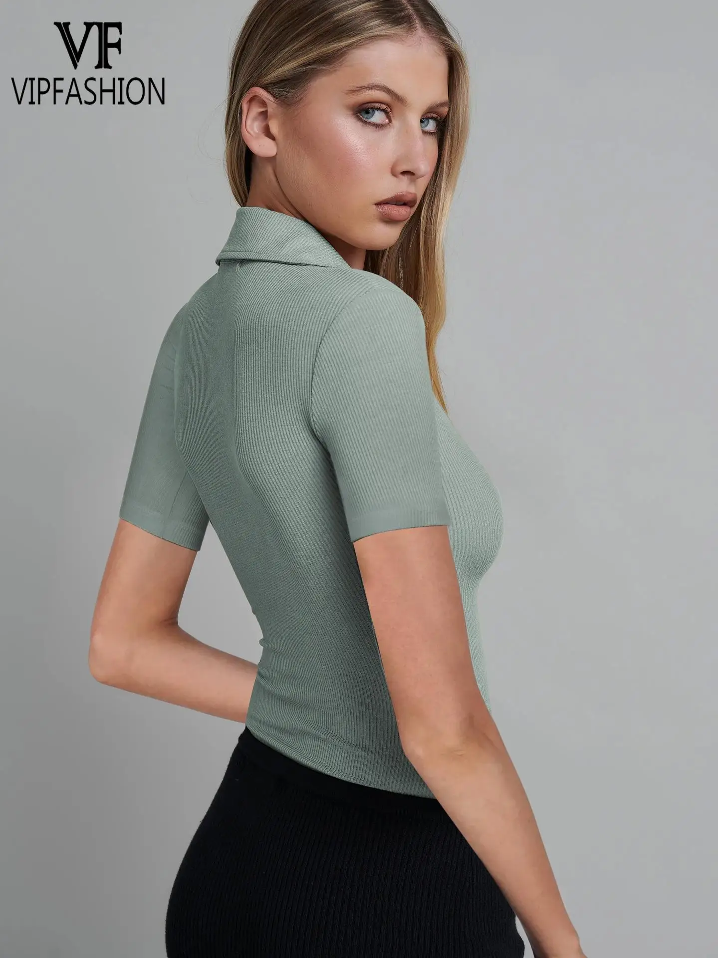 Комбинезон женский эластичный с V-образным вырезом и коротким рукавом