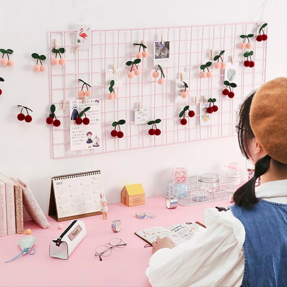 Вишневый войлочный шар