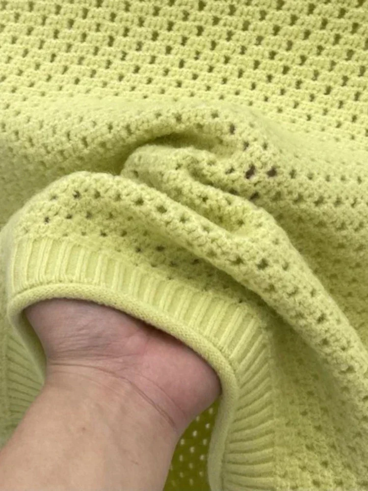 Свитер женский однотонный универсальный вязаный жилет с вырезами простой тонкий