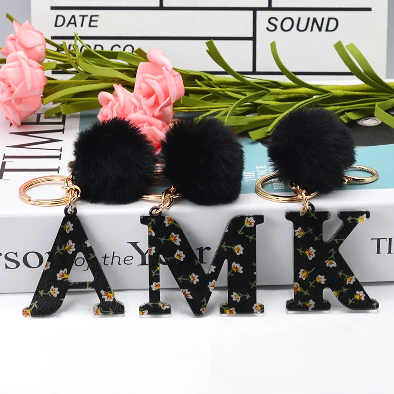 

Брелок для ключей в виде английской буквы с меховым шариком