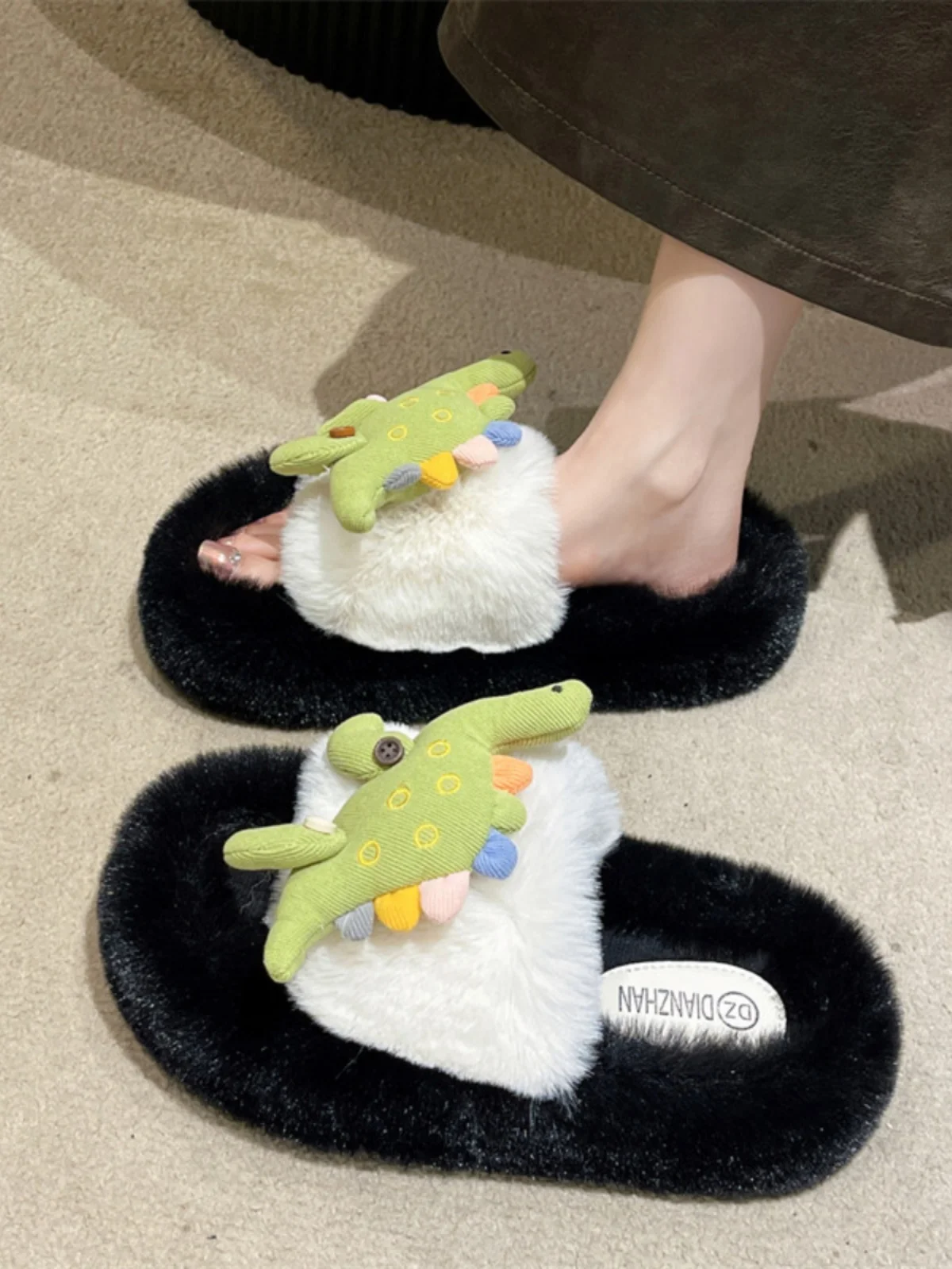 

Shoes Woman 2023 Massage Slippers Platform Fur Flip Flops Flock Luxury Slides Pantofle Med House Plush Designer Flat Soft New wi