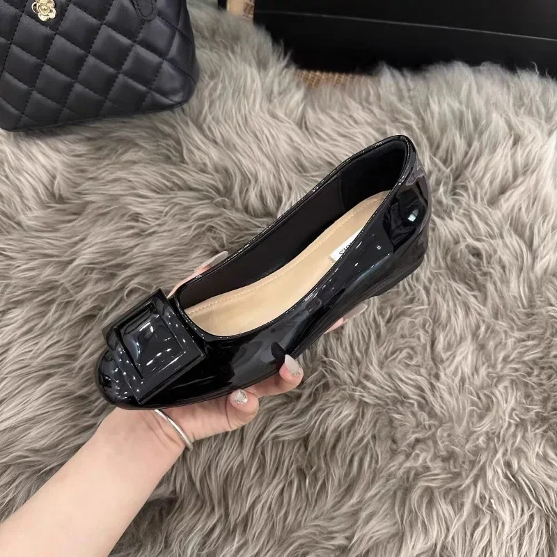 Женская обувь на плоской подошве лакированная кожа туфли с квадратной пряжкой