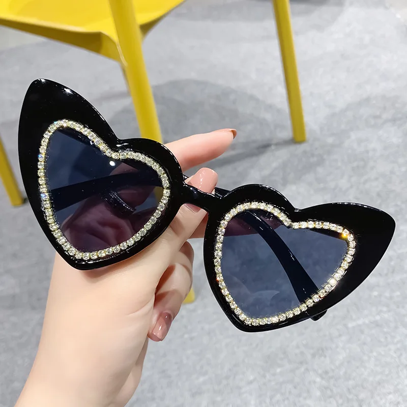 

New Women Luxury Brand Designer Sun Glasses Fashion Heart Shape Sunglasses Women Lovely Clear Eyeglasses Cat Eye Frame Eyewear