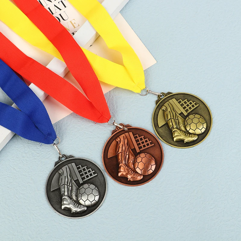 1 шт. Золотая Серебряная бронзовая награда медаль победитель награда футбольный конкурс награды медаль для сувенира подарок спортивные детские игрушки 1 шт. Золотая Серебряная бронзовая награда медаль победитель награда футбольный конкурс награды медаль для сувенира подарок спортивные детские игрушки