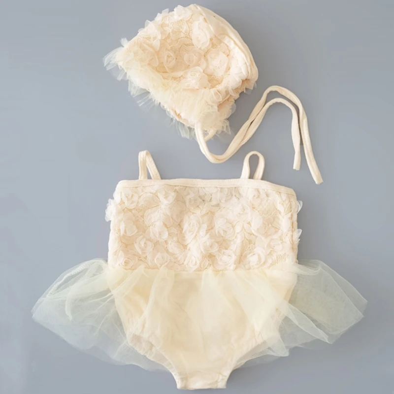 Привлекательный комплект из 2 комплектов кружевной шляпы и платья для маленьких