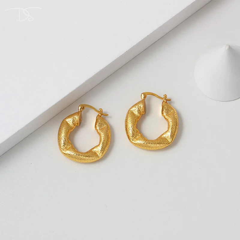 

Earrings folds wrinkle texture European and American ear buckles simple temperament wholesale 2022 new earrings