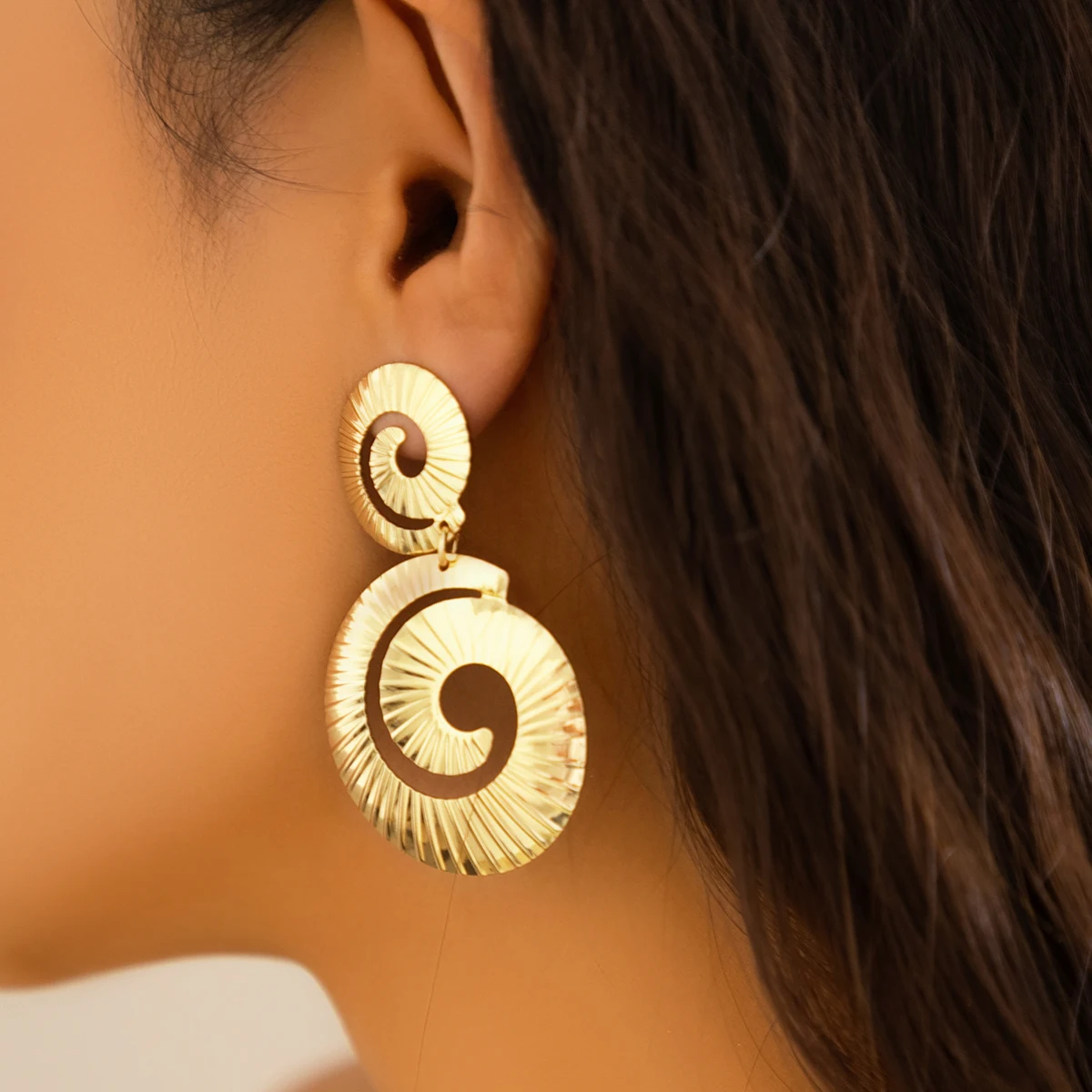 

Salircon Exaggerated Aesthetics Gold Color Big Drop Earrings Punk Fashion Thread Metal Pendant Earrings Women's Hip Hop Jewelry