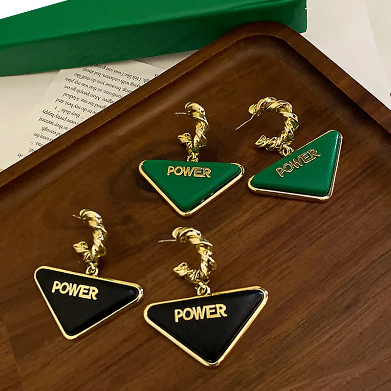 

Fashion Simple Hip Hop Punk Triangle Earrings Leather Letter Alloy Card Hoop Earrings for Women Men Nightclub Bar Party Jewelry