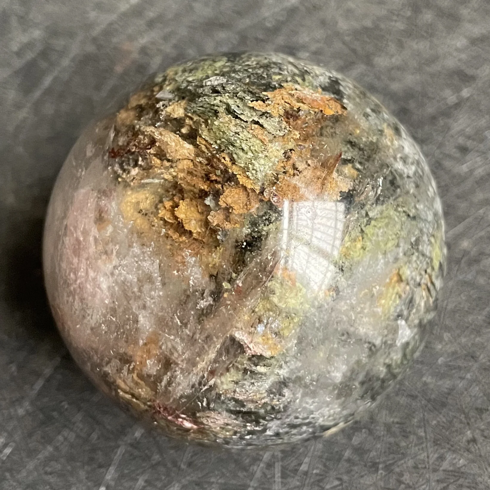 

153 г Натуральная Зеленая фантомная Сфера украшение полированный кварцевый хрустальный шар Рейки Исцеление