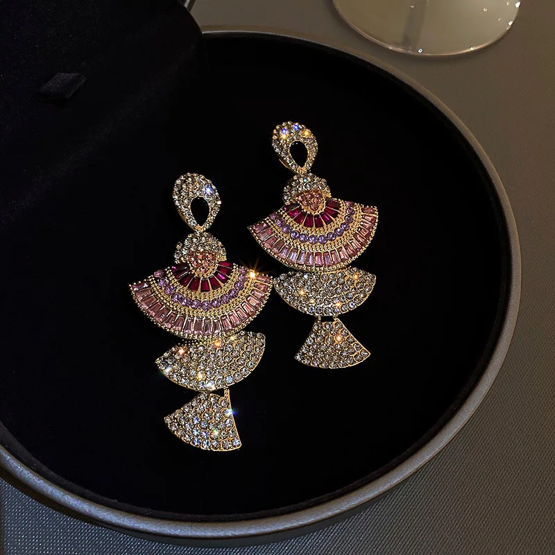 

Vintage Baroque Style Geometric Drop Earrings Women Pink Zircon Crystal Sector Dangle Earrings Banquet Jewelry Accessories