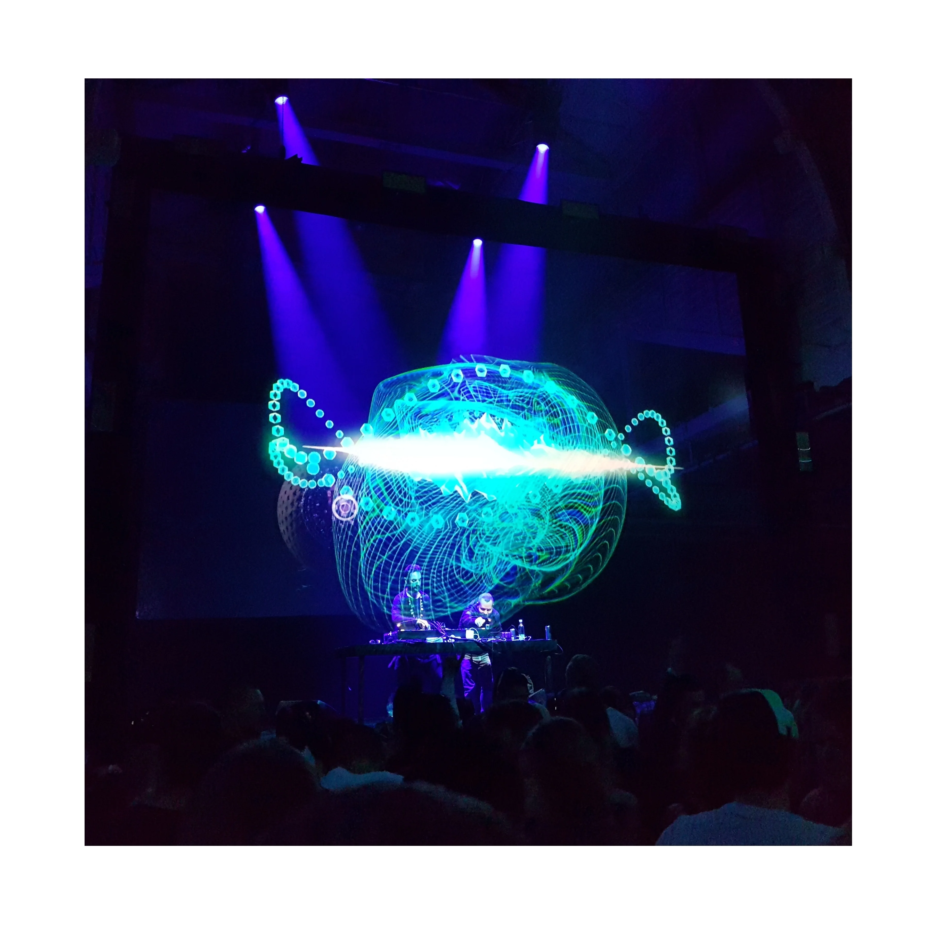 Рентгеновский лазер (разер). Проекция 3d объекта. 3d mapping видеомэппинг в музее. Голограмма d20. Включи видео проекцию.