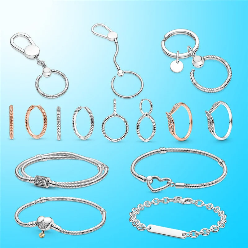 Женский браслет из серебра 925 пробы со сверкающими вставками |