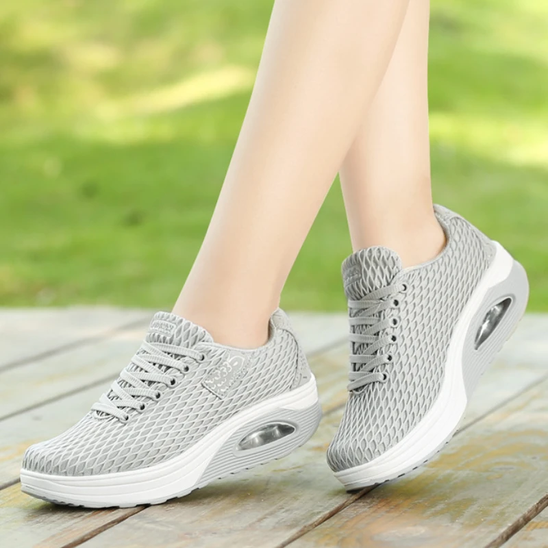 Light Casual Sport Shoe for Women Large Mesh Breathable Tennis Training Footwear Outdoor Air Cushion Cushioning Chunky Sneakers