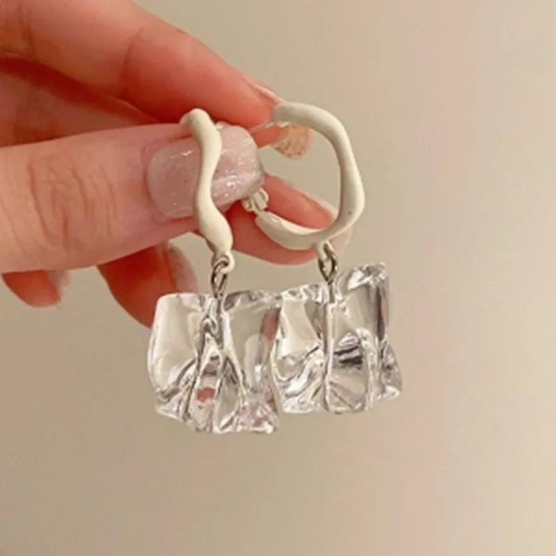 

S925 Silver Needle Korea Irregular Transparent Acrylic Earrings Fro Women Ins Wind Baroque Niche Ear Buckle Earrings
