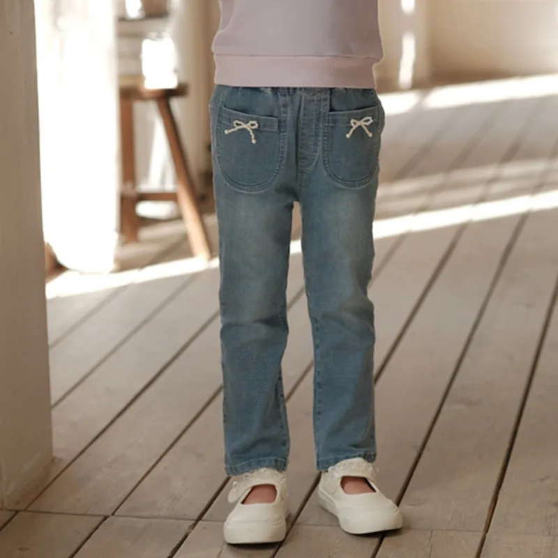 

Модные осенние джинсы для маленьких девочек синие узкие прямые брюки со средней талией и декоративными карманами с бантом детская верхняя одежда