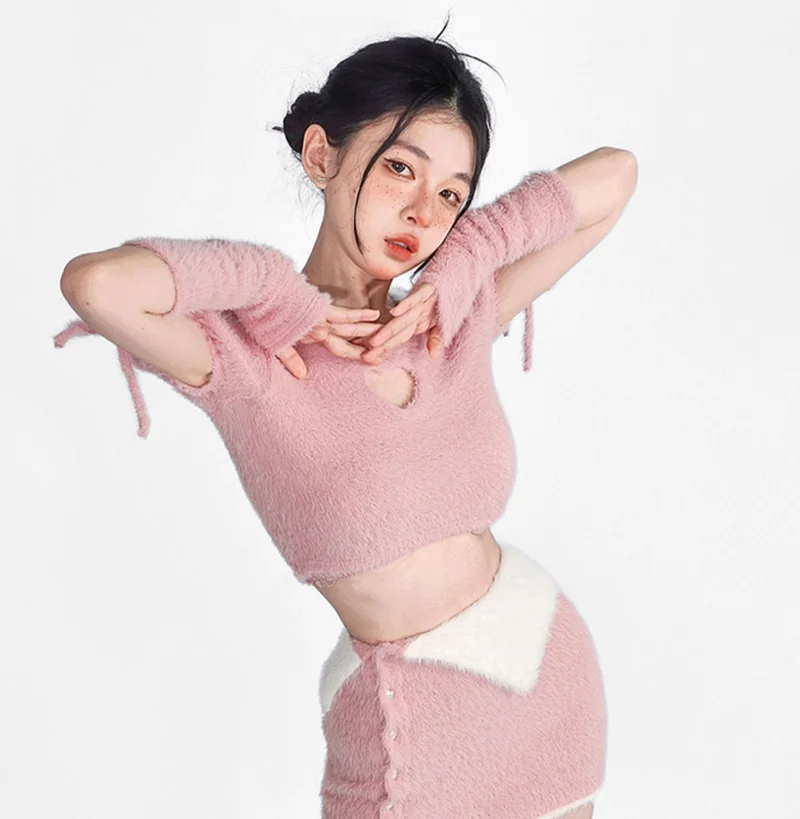 

Летний женский тонкий костюм с короткой юбкой и трико