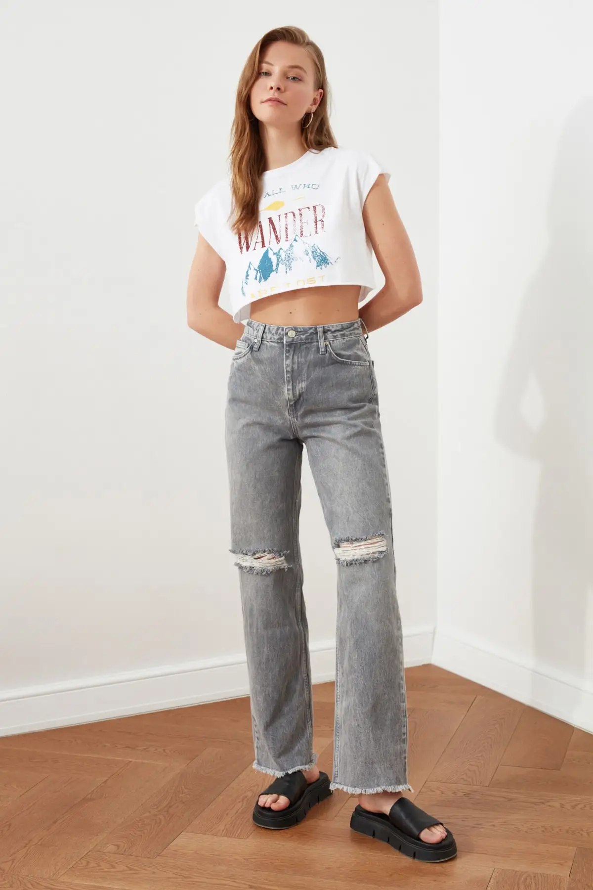 

Trendyol Ripped Detailed High Bel 90's Wide Leg Jeans TWOSS21JE0716