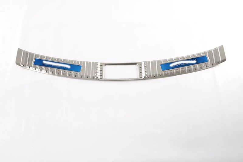 Декоративная накладка на защитная багажник задней панели для автомобиля Лексус